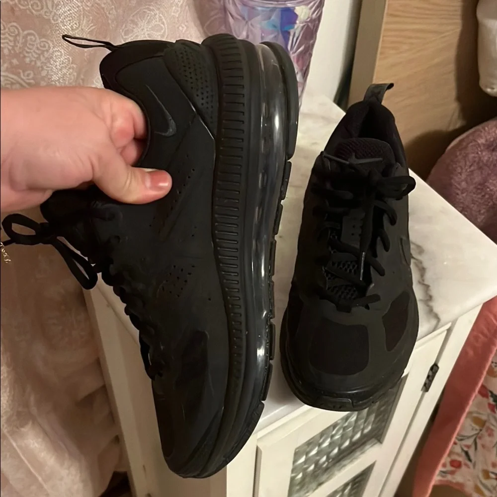 Nike air max genome Athletic Shoes with Streamlined Design.  lighty used. - Picture 3 of 8